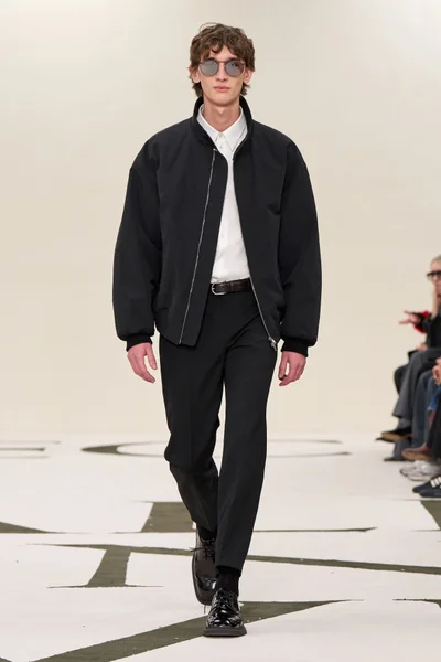 Look 18